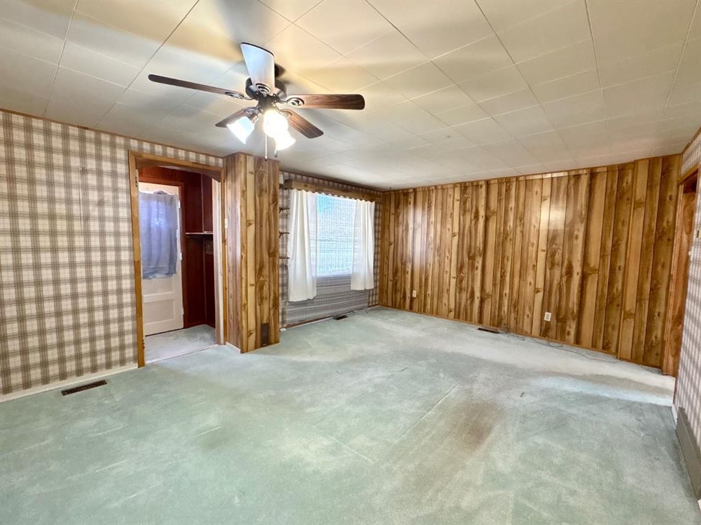 706 12 Street North, Lethbridge, AB - Indoor Photo Showing Other Room