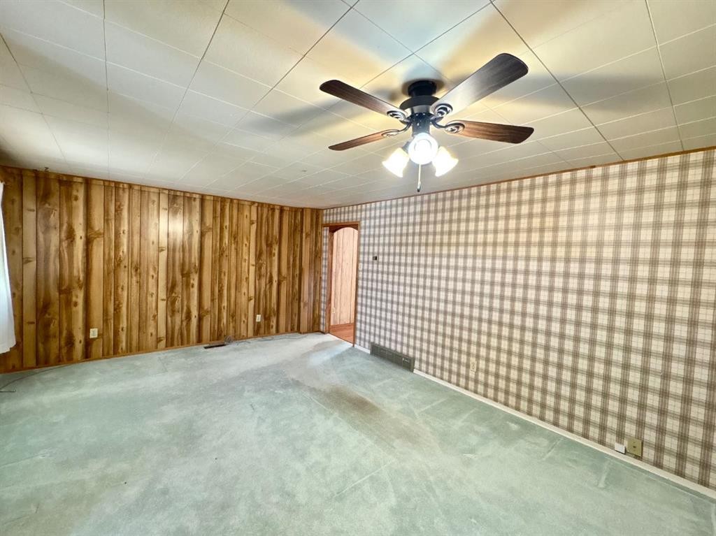 706 12 Street North, Lethbridge, AB - Indoor Photo Showing Other Room