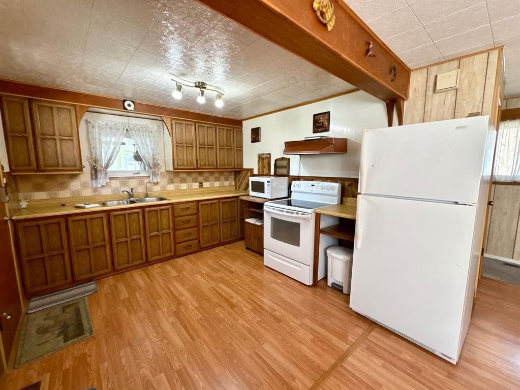 706 12 Street North, Lethbridge, AB - Indoor Photo Showing Kitchen With Double Sink