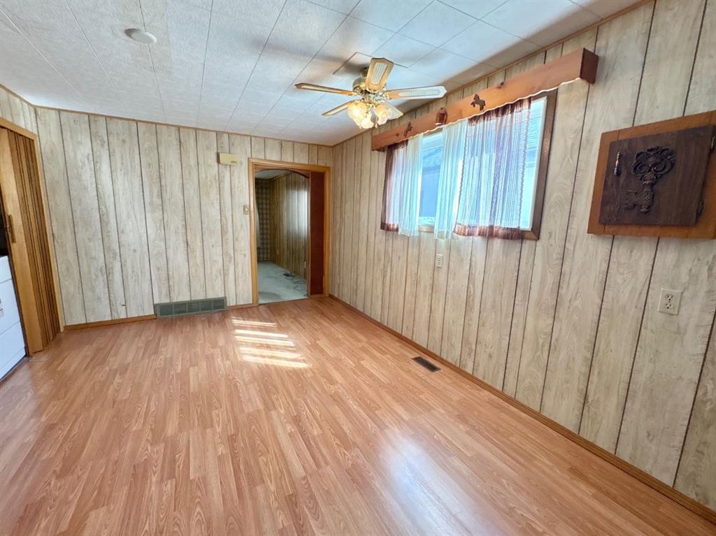 706 12 Street North, Lethbridge, AB - Indoor Photo Showing Other Room
