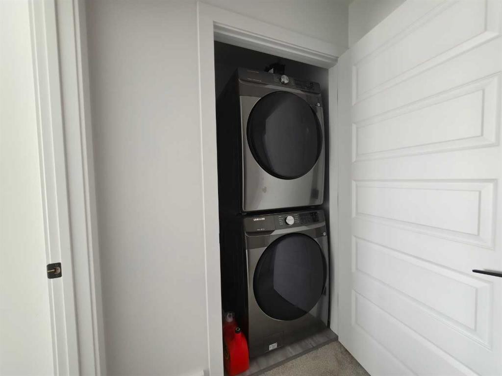 633 Blackwolf Boulevard North, Lethbridge, AB - Indoor Photo Showing Laundry Room
