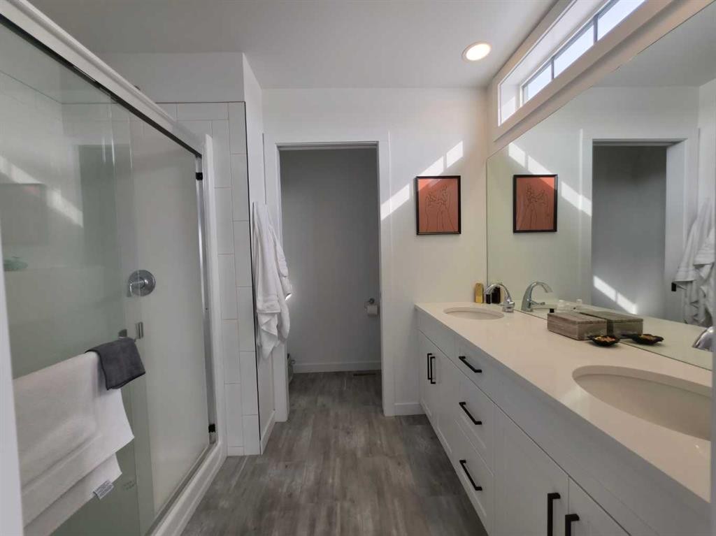 633 Blackwolf Boulevard North, Lethbridge, AB - Indoor Photo Showing Bathroom