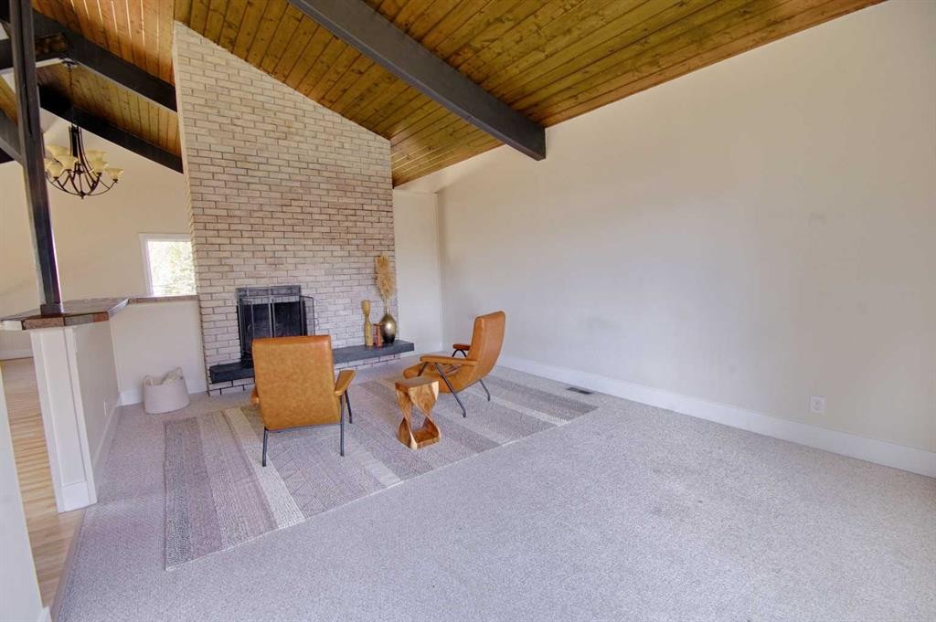 345 Laval Boulevard West, Lethbridge, AB - Indoor Photo Showing Other Room