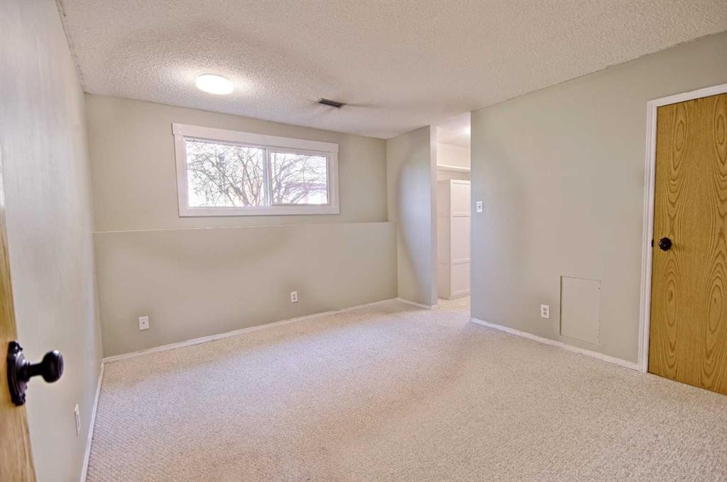 345 Laval Boulevard West, Lethbridge, AB - Indoor Photo Showing Other Room