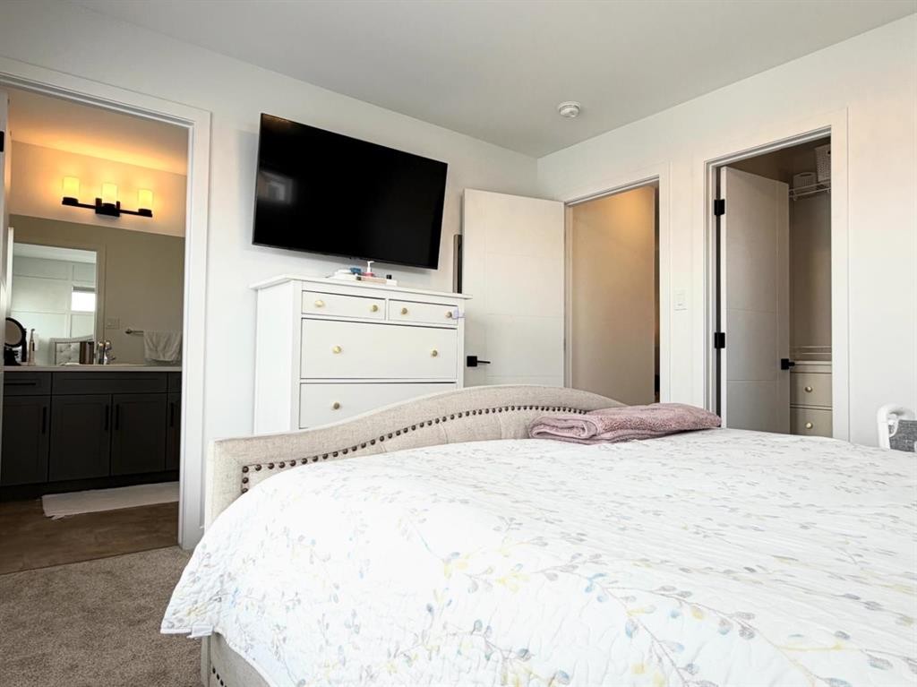 47 Blackwolf Pass North, Lethbridge, AB - Indoor Photo Showing Bedroom