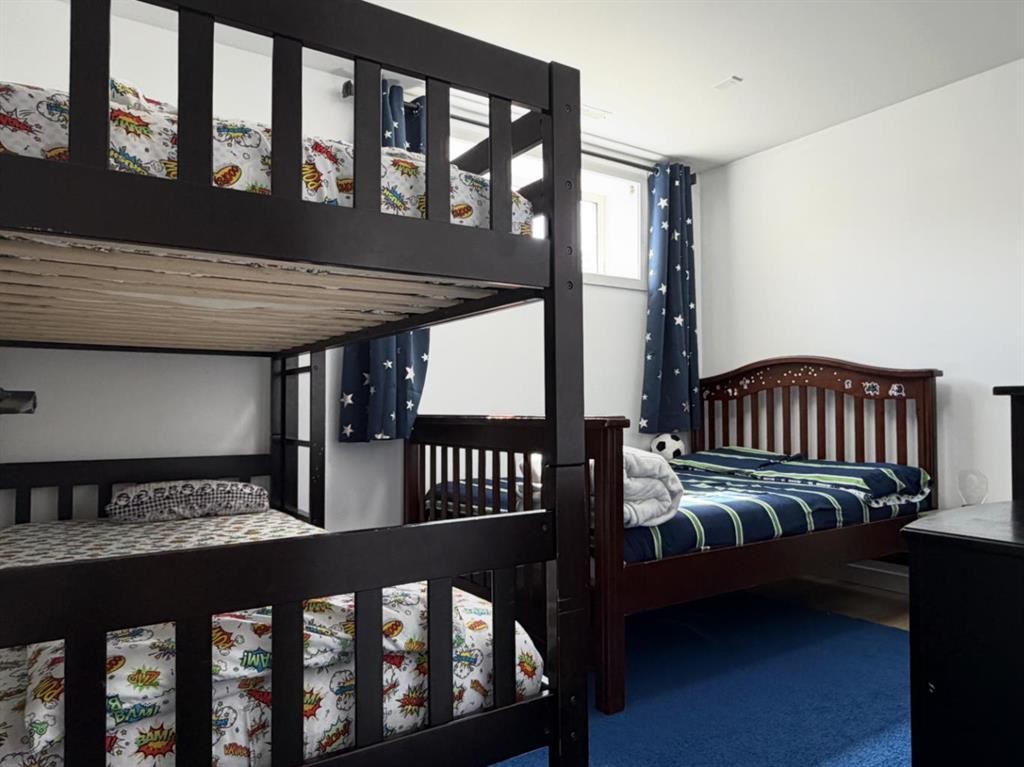 47 Blackwolf Pass North, Lethbridge, AB - Indoor Photo Showing Bedroom