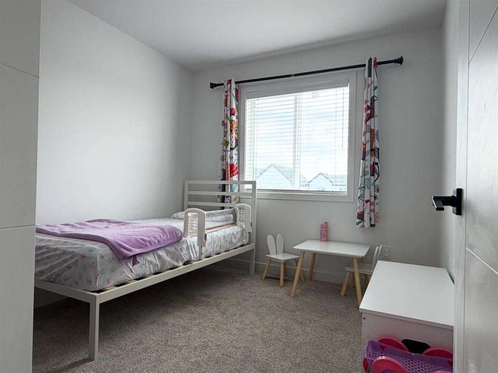 47 Blackwolf Pass North, Lethbridge, AB - Indoor Photo Showing Bedroom