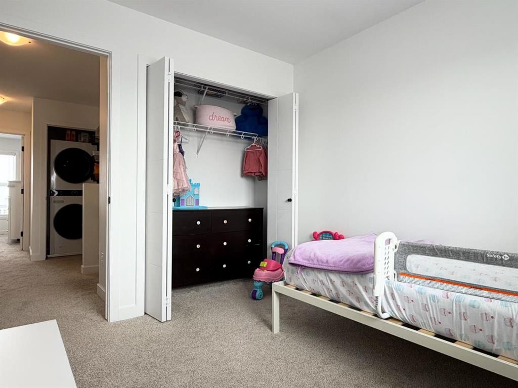 47 Blackwolf Pass North, Lethbridge, AB - Indoor Photo Showing Bedroom
