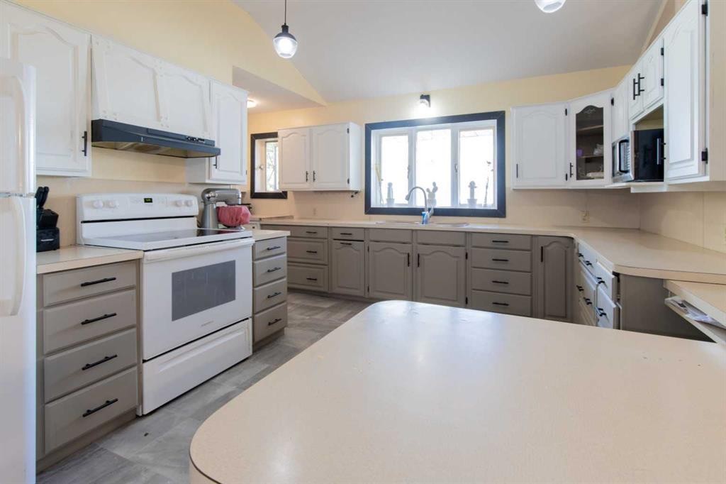 63004A Hwy 5, Welling, AB - Indoor Photo Showing Kitchen