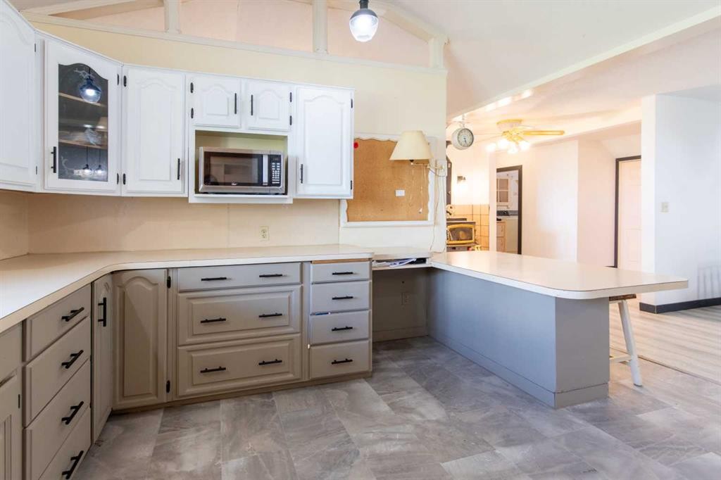63004A Hwy 5, Welling, AB - Indoor Photo Showing Kitchen