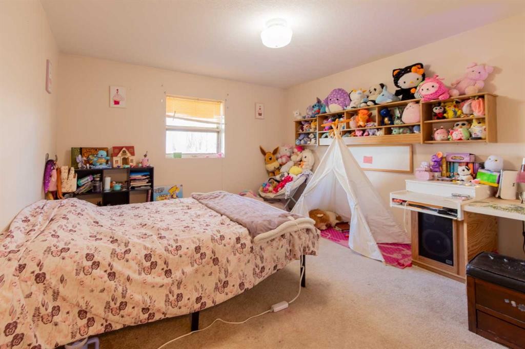 63004A Hwy 5, Welling, AB - Indoor Photo Showing Bedroom