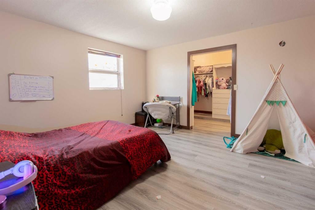 63004A Hwy 5, Welling, AB - Indoor Photo Showing Bedroom