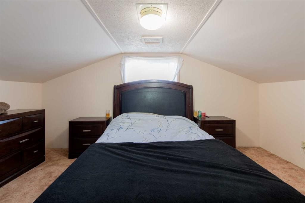 63004A Hwy 5, Welling, AB - Indoor Photo Showing Bedroom