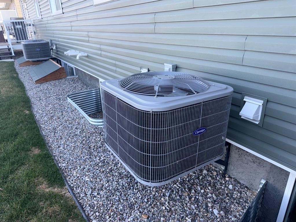 #502-1940 Parkside Way, Coaldale, AB - Indoor Photo Showing Garage