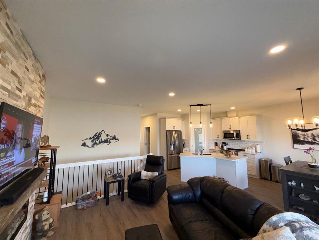 #502-1940 Parkside Way, Coaldale, AB - Indoor Photo Showing Living Room