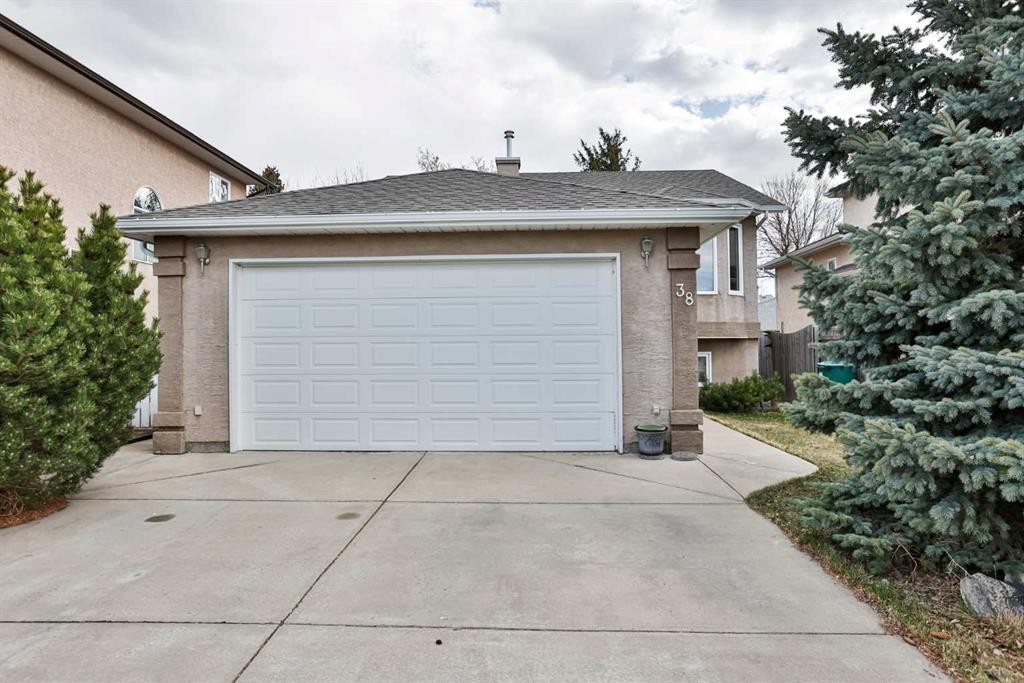 38 St James Crescent North, Lethbridge, AB - Outdoor