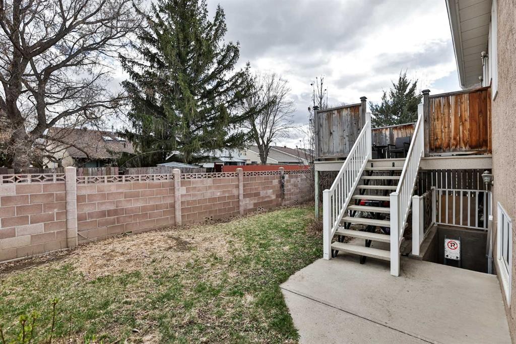 38 St James Crescent North, Lethbridge, AB - Outdoor