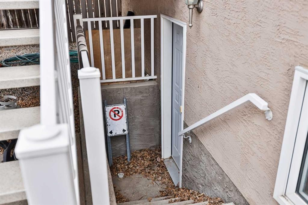 38 St James Crescent North, Lethbridge, AB - Outdoor