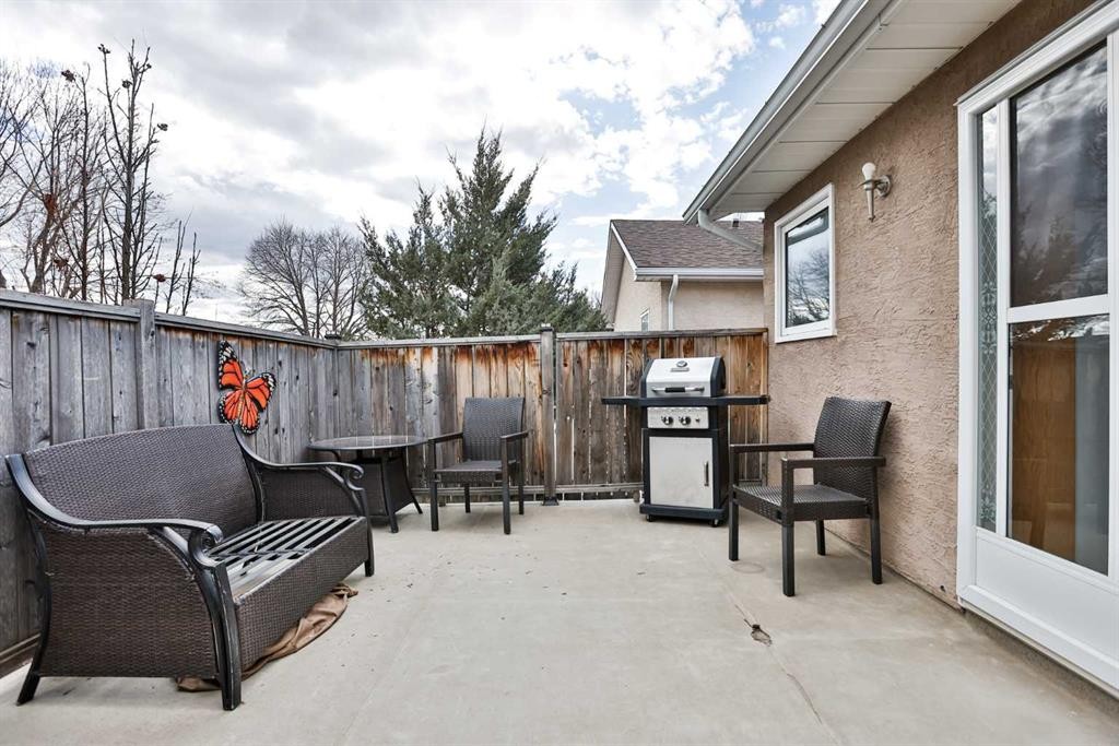 38 St James Crescent North, Lethbridge, AB - Outdoor With Deck Patio Veranda With Exterior