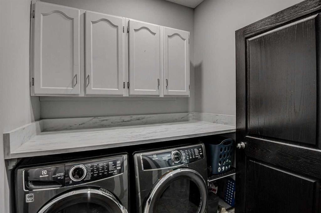 23 Cranberry Circle Se, Calgary, AB - Indoor Photo Showing Laundry Room
