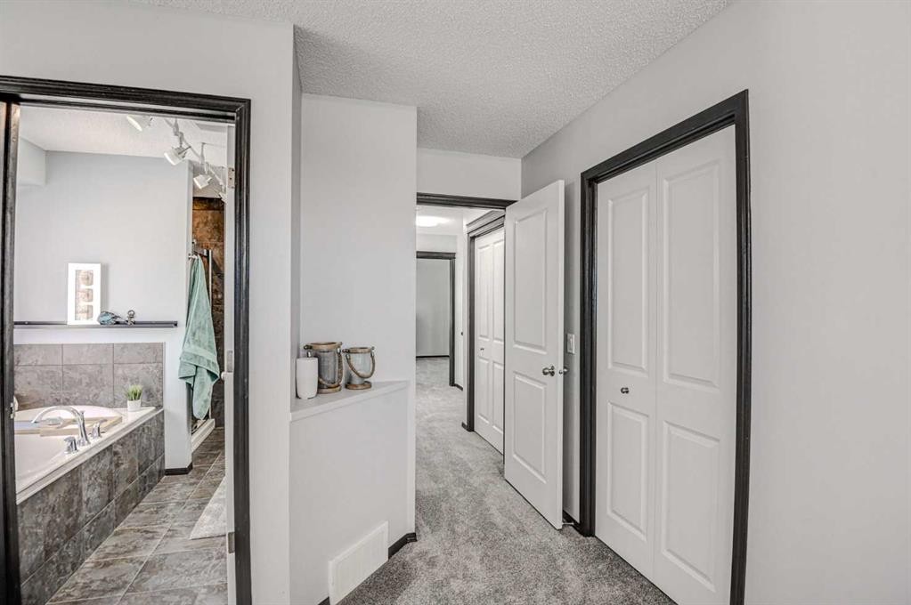 23 Cranberry Circle Se, Calgary, AB - Indoor