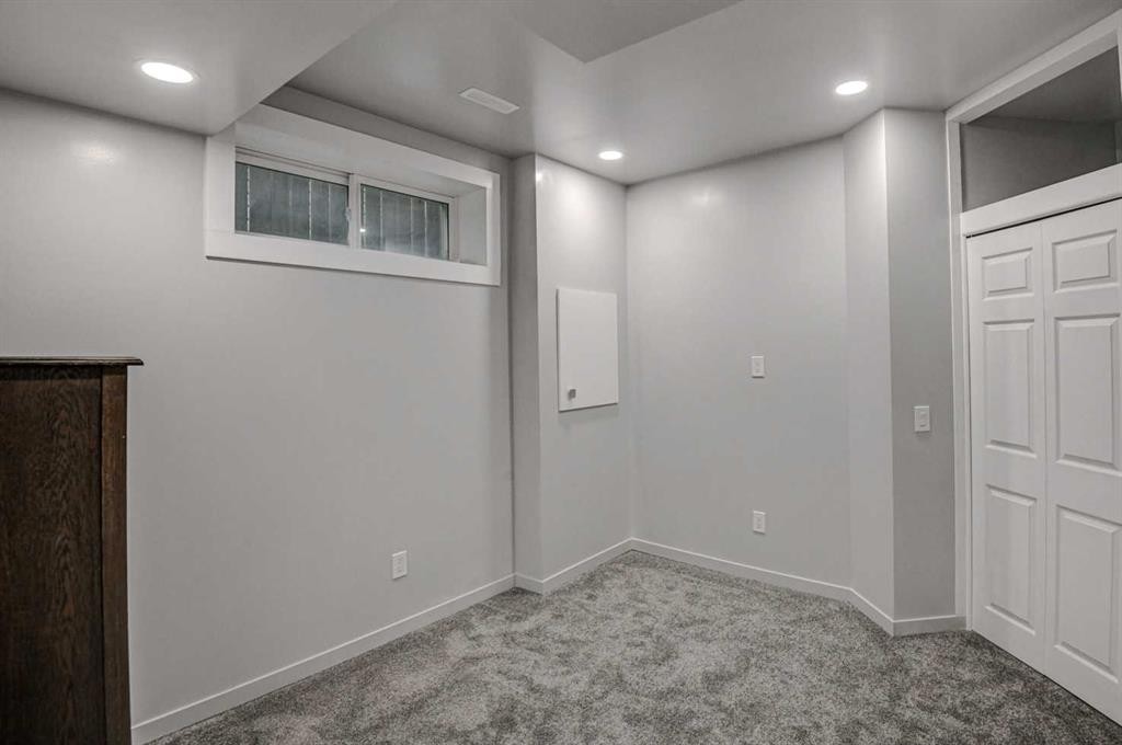 23 Cranberry Circle Se, Calgary, AB - Indoor Photo Showing Other Room