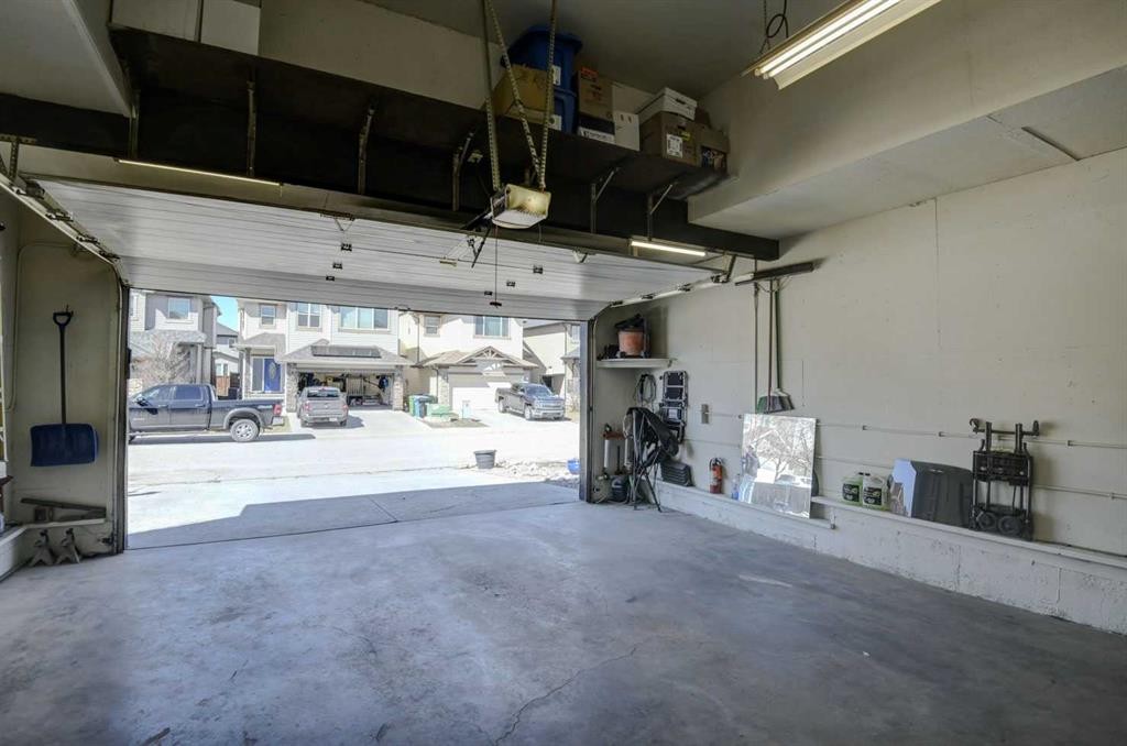 23 Cranberry Circle Se, Calgary, AB - Indoor Photo Showing Garage