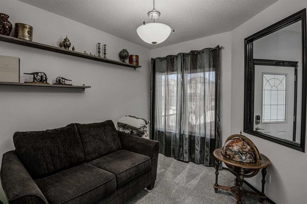 23 Cranberry Circle Se, Calgary, AB - Indoor Photo Showing Living Room