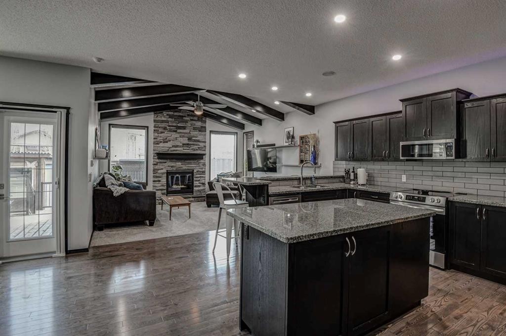 23 Cranberry Circle Se, Calgary, AB - Indoor Photo Showing Kitchen With Upgraded Kitchen