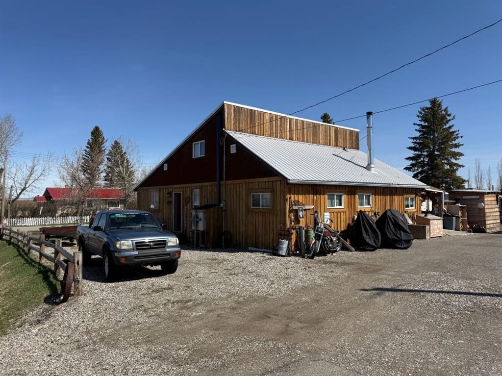205 Hamilton Avenue, Lundbreck, AB - Outdoor With Exterior