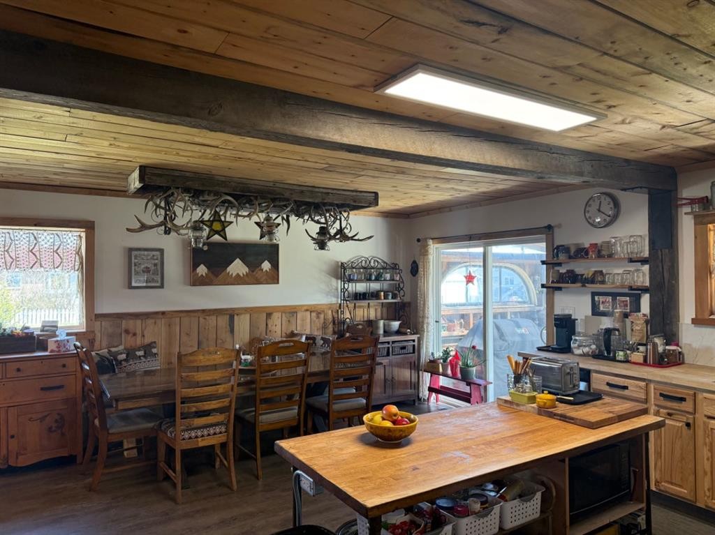 205 Hamilton Avenue, Lundbreck, AB - Indoor Photo Showing Dining Room
