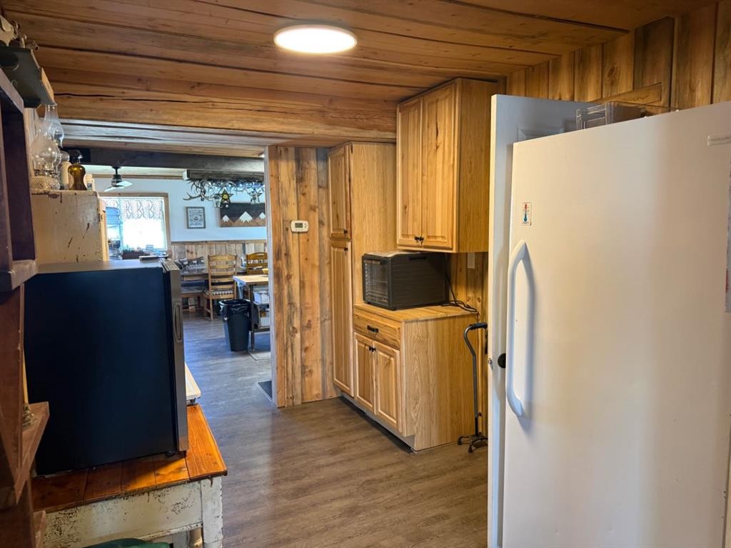 205 Hamilton Avenue, Lundbreck, AB - Indoor