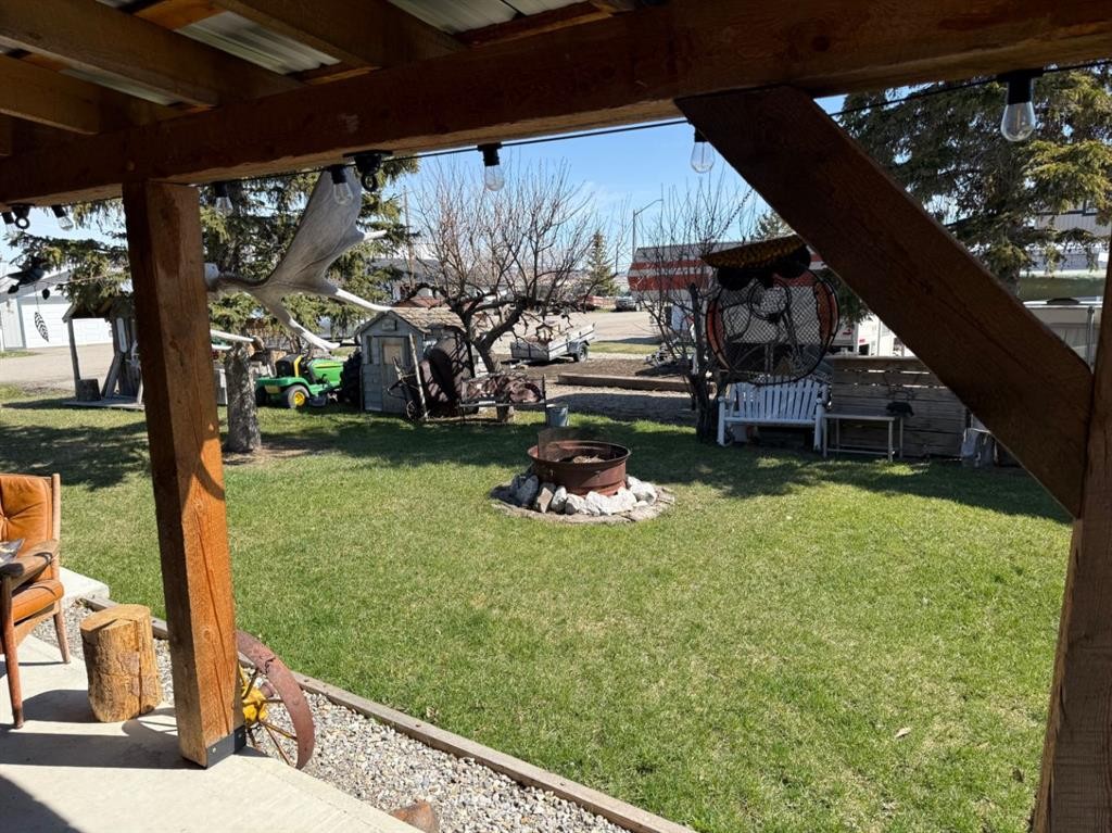 205 Hamilton Avenue, Lundbreck, AB - Outdoor