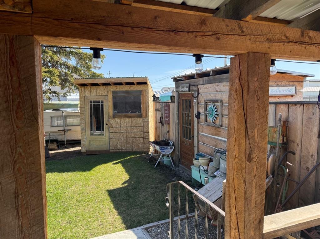 205 Hamilton Avenue, Lundbreck, AB - Indoor