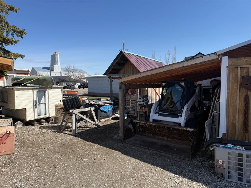 205 Hamilton Avenue, Lundbreck, AB - Outdoor