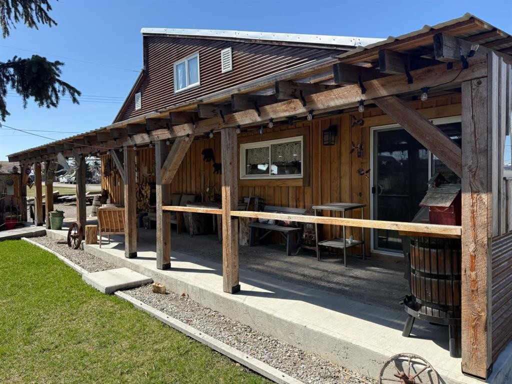 205 Hamilton Avenue, Lundbreck, AB - Outdoor