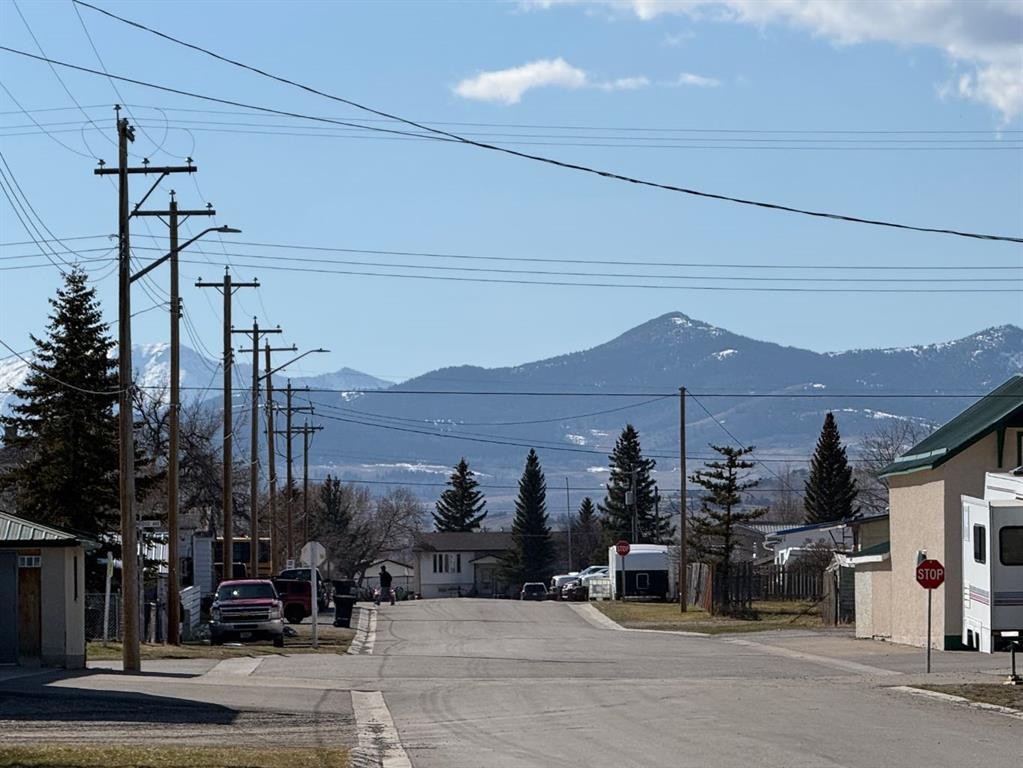 205 Hamilton Avenue, Lundbreck, AB - Outdoor