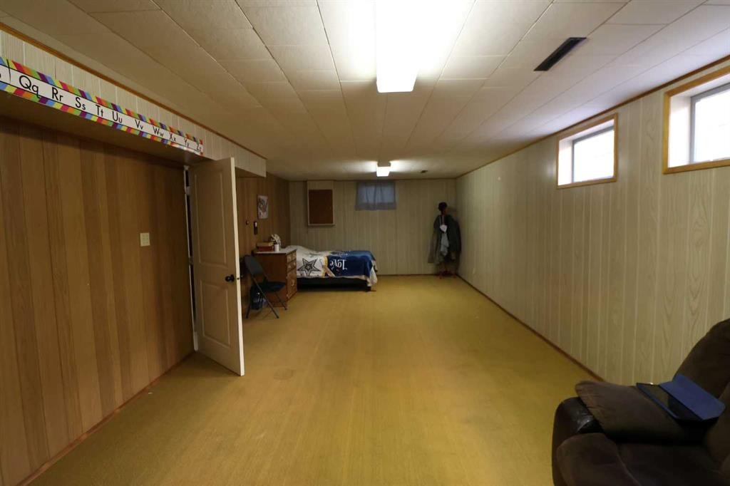 2214 19 St, Coaldale, AB - Indoor Photo Showing Other Room