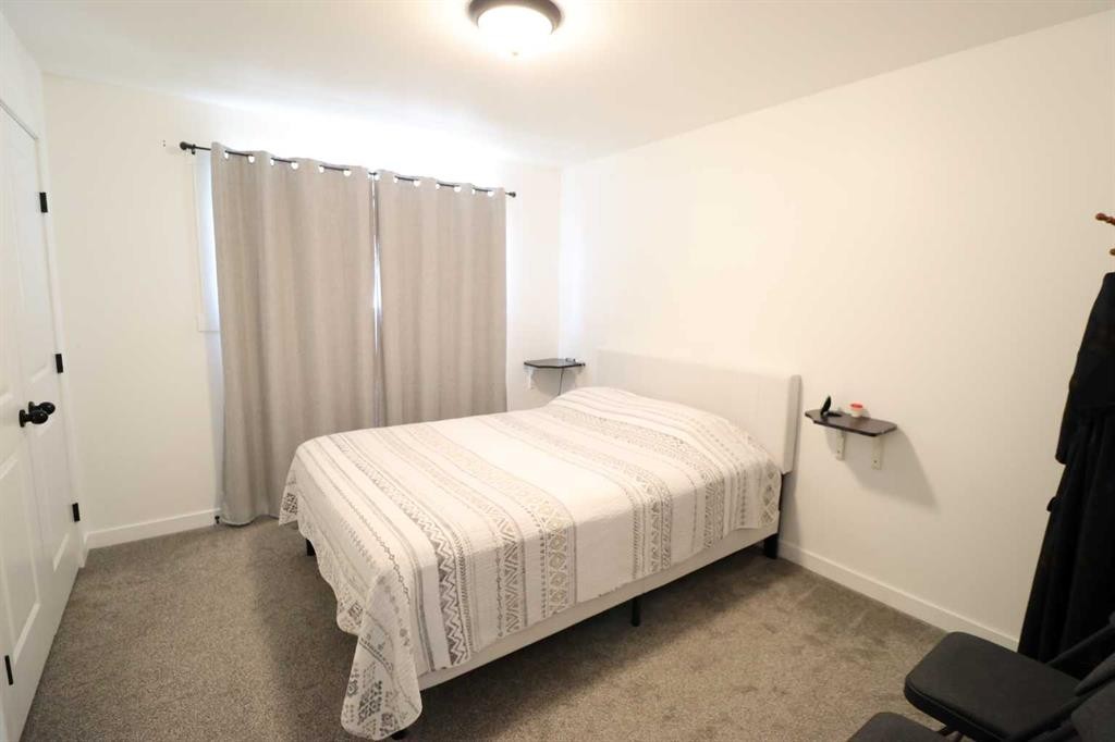 2214 19 St, Coaldale, AB - Indoor Photo Showing Bedroom