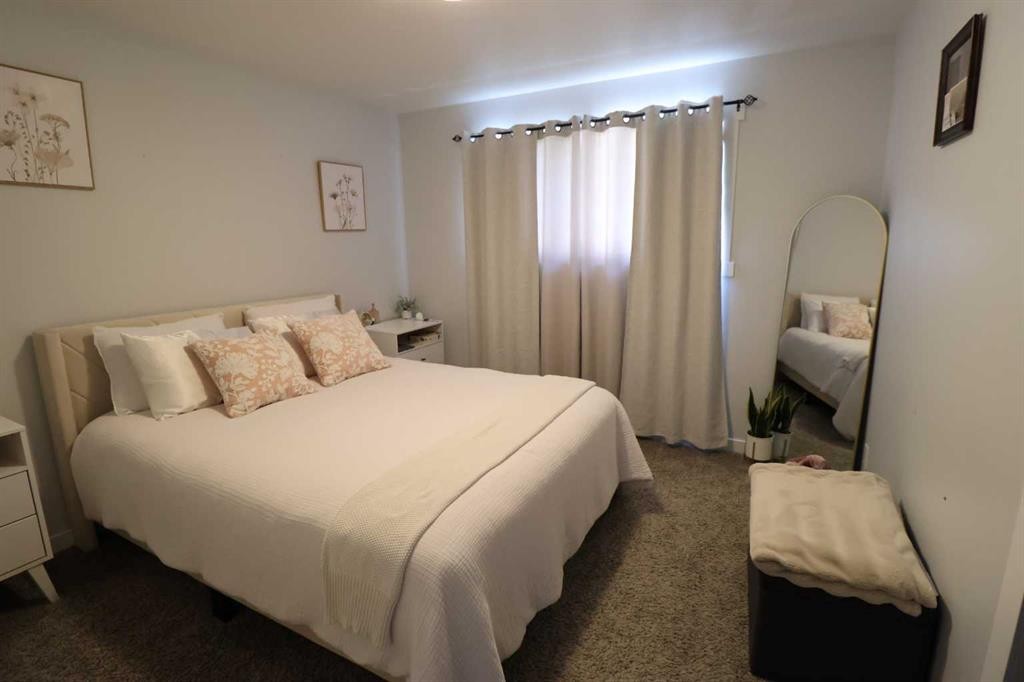 2214 19 St, Coaldale, AB - Indoor Photo Showing Bedroom
