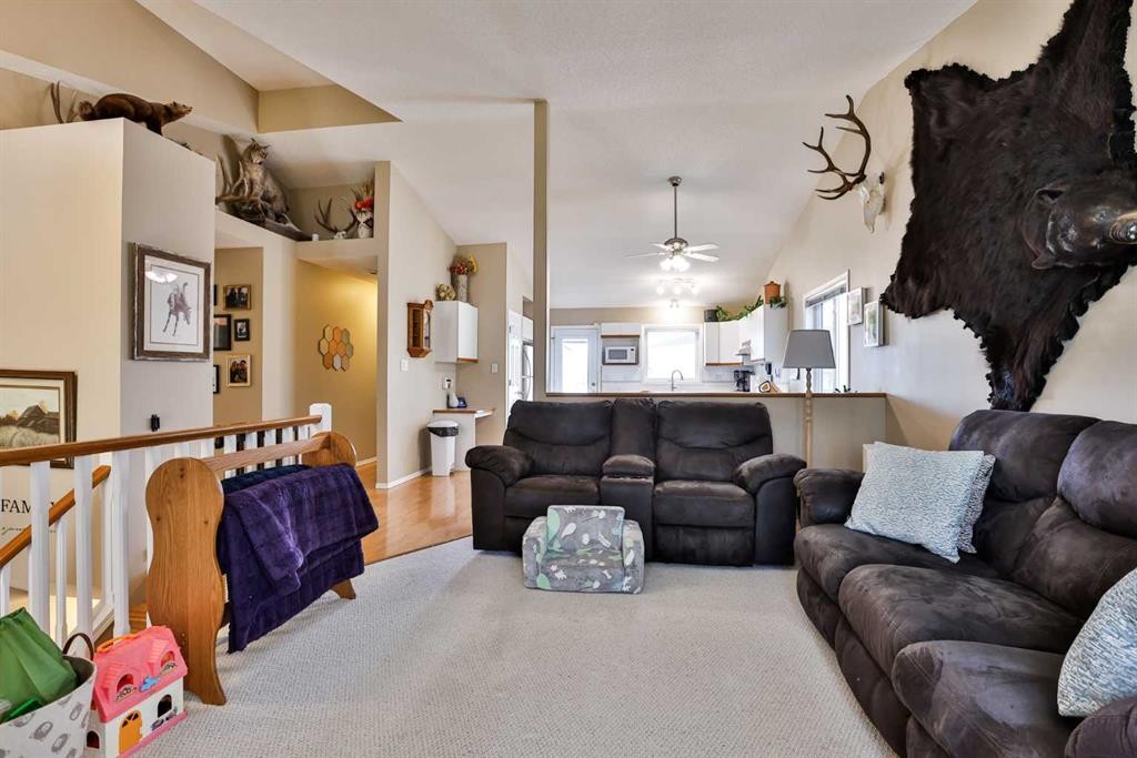 263 Red Crow Boulevard West, Lethbridge, AB - Indoor Photo Showing Living Room