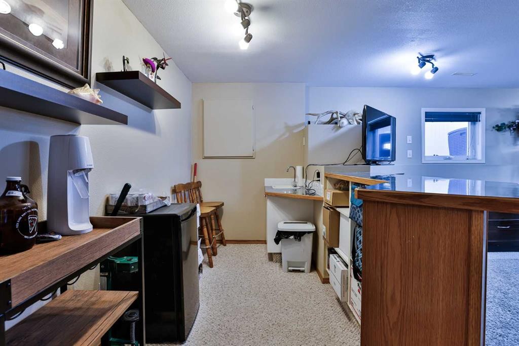 263 Red Crow Boulevard West, Lethbridge, AB - Indoor