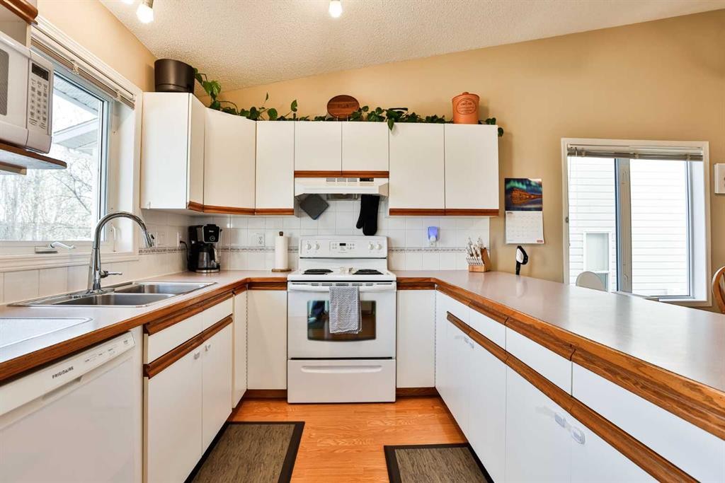 263 Red Crow Boulevard West, Lethbridge, AB - Indoor Photo Showing Kitchen With Double Sink
