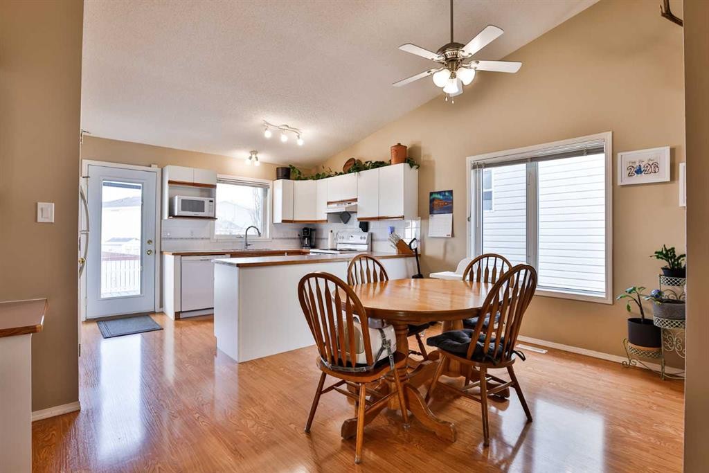 263 Red Crow Boulevard West, Lethbridge, AB - Indoor Photo Showing Dining Room