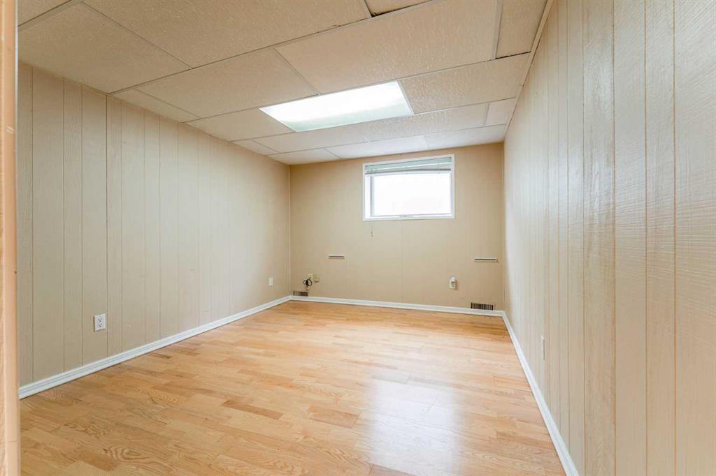 437 Main Street, Milk River, AB - Indoor