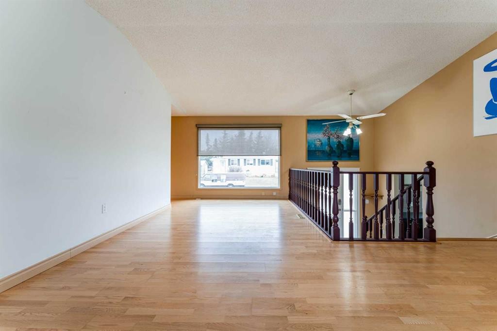 437 Main Street, Milk River, AB - Indoor Photo Showing Other Room