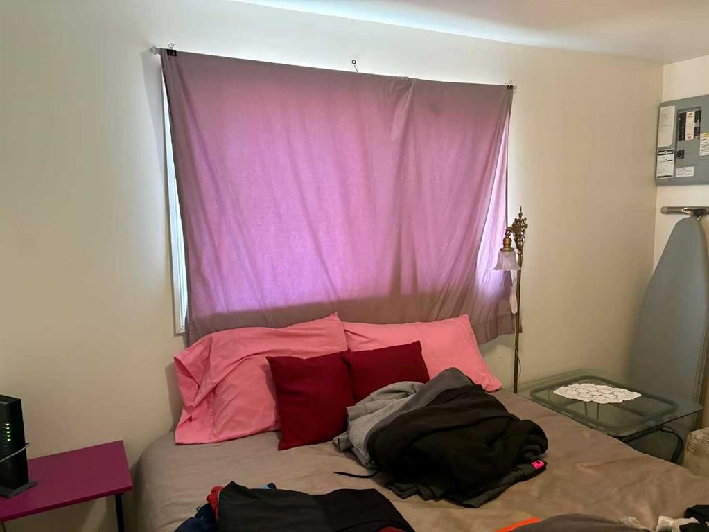 405 1 Avenue, Coutts, AB - Indoor Photo Showing Bedroom