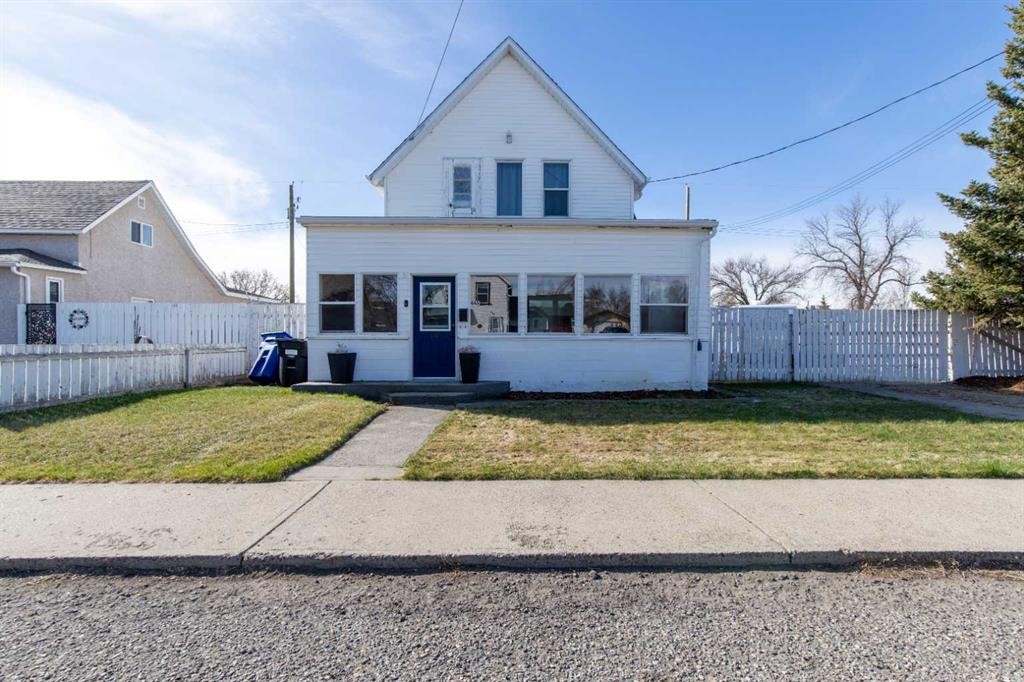 446 21 Street, Fort Macleod, AB - Outdoor