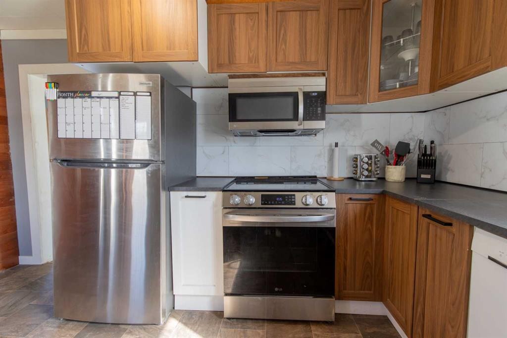 446 21 Street, Fort Macleod, AB - Indoor Photo Showing Kitchen