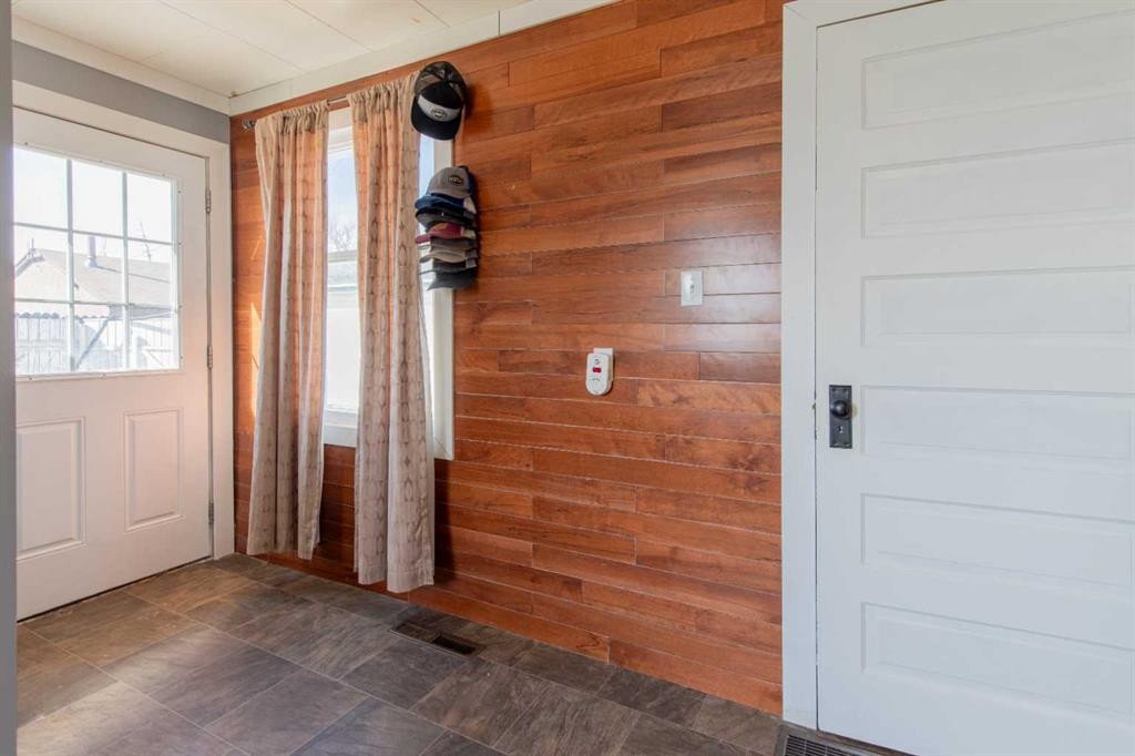 446 21 Street, Fort Macleod, AB - Indoor Photo Showing Other Room